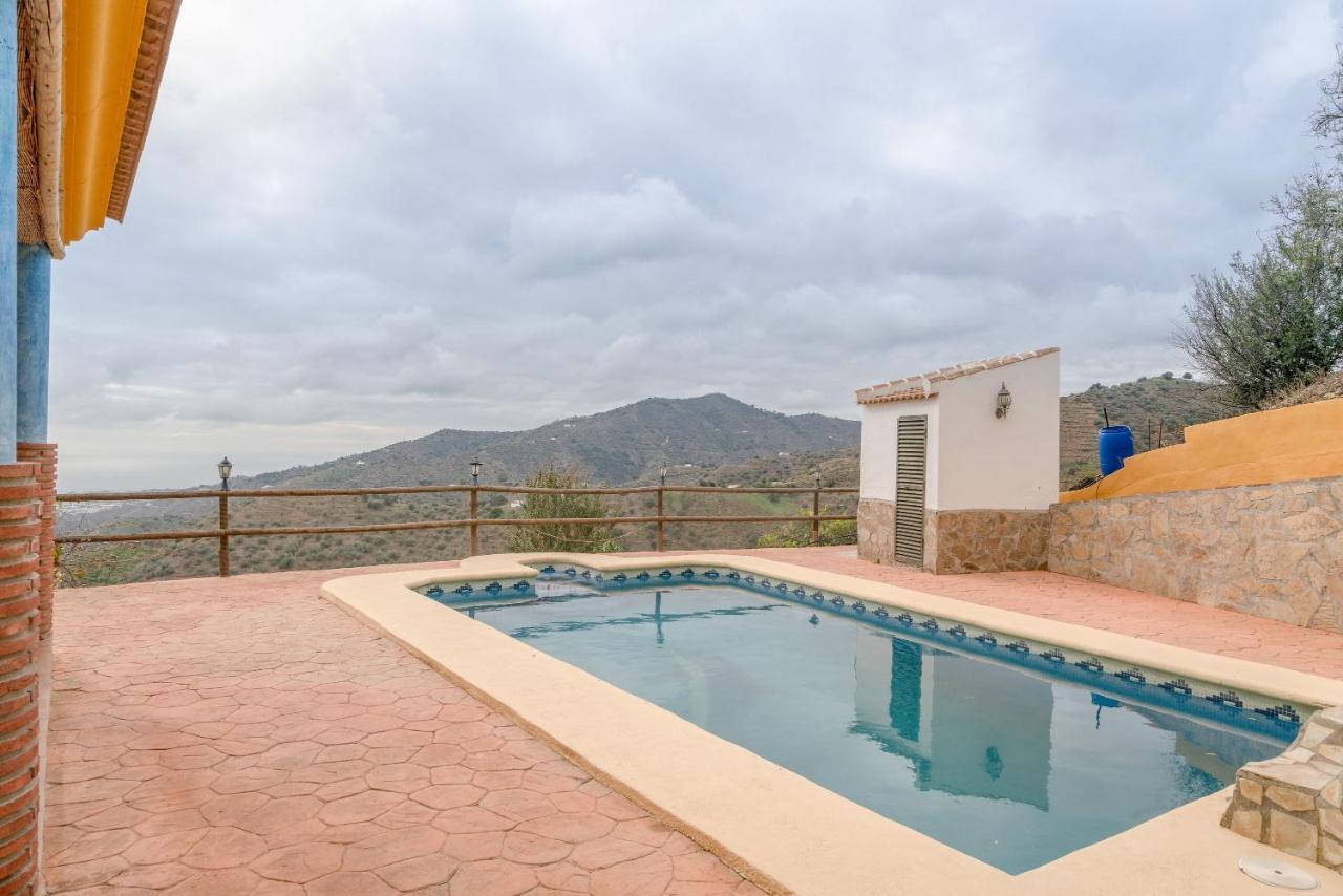Cortijo La Encina Villa Sayalonga Exterior photo